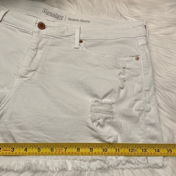 Levi’s Signature White Distressed Denim Cotton Modern Shorts Size 16 - Picture 8 of 9
